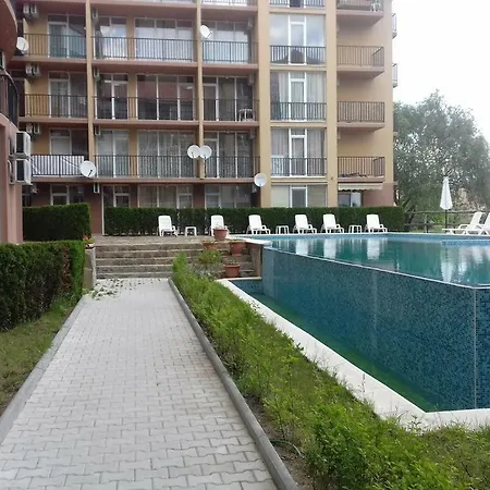 Lovely Studio With Balcony Pool View דירה