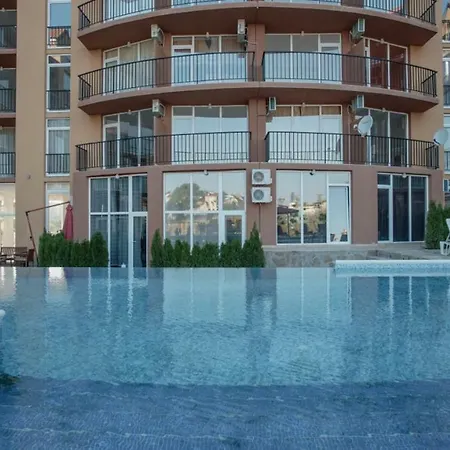 Lovely Studio With Balcony Pool View דירה סאני ביץ'